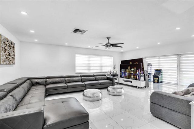 2 of 37 - 4100 N 36th Ave, Hollywood, FL