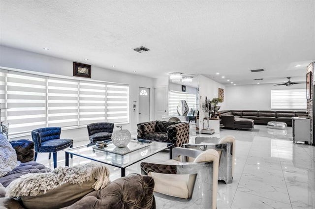 4 of 37 - 4100 N 36th Ave, Hollywood, FL