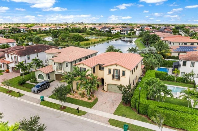 1 of 96 - 11315 E Watercrest Cir, Parkland, FL