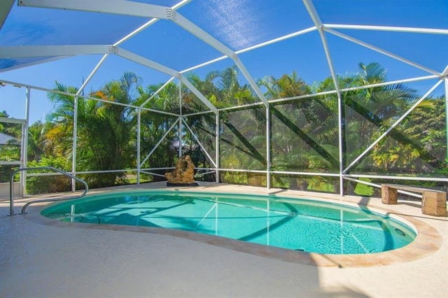 2 of 31 - 525 46th Ct, Vero Beach, FL