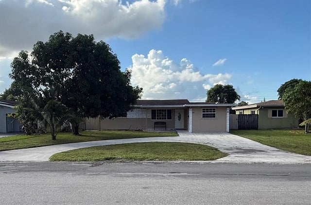 1 of 31 - 6940 Sw 9th St, Pembroke Pines, FL