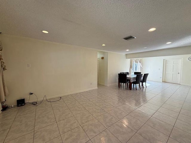 5 of 31 - 6940 Sw 9th St, Pembroke Pines, FL