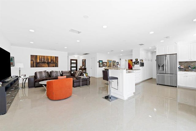 4 of 28 - 420 Se 13th Ave, Pompano Beach, FL
