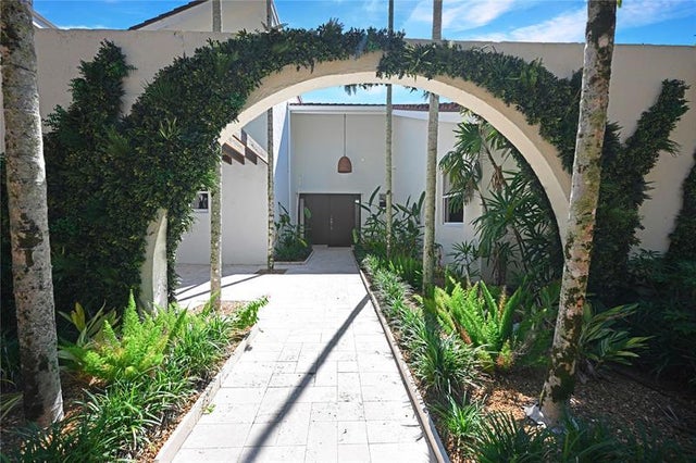 3 of 13 - 114 N Beach Rd, Hobe Sound, FL