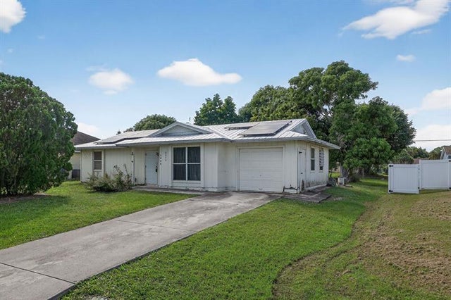 1 of 38 - 2250 Se Glover St, Port St. Lucie, FL