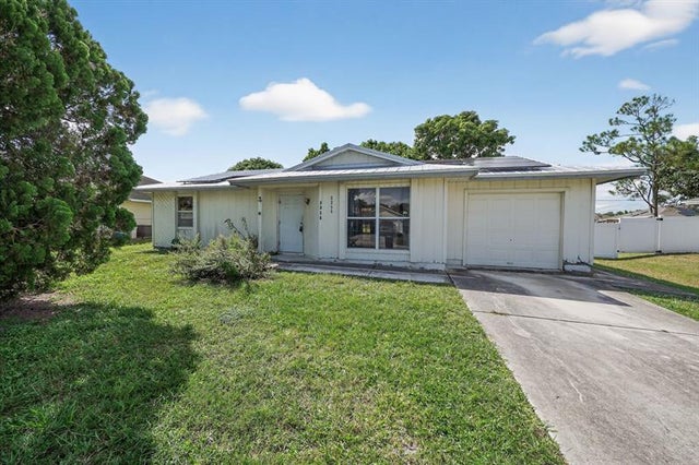 2 of 38 - 2250 Se Glover St, Port St. Lucie, FL