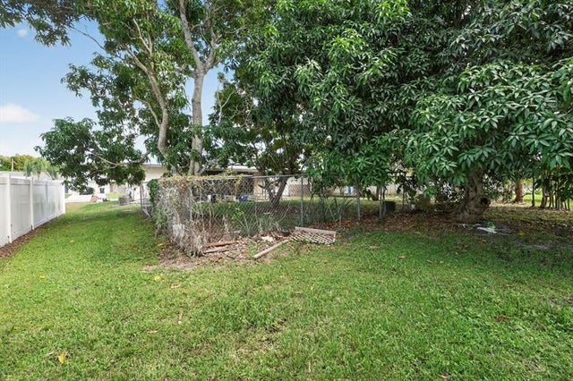 5 of 38 - 2250 Se Glover St, Port St. Lucie, FL