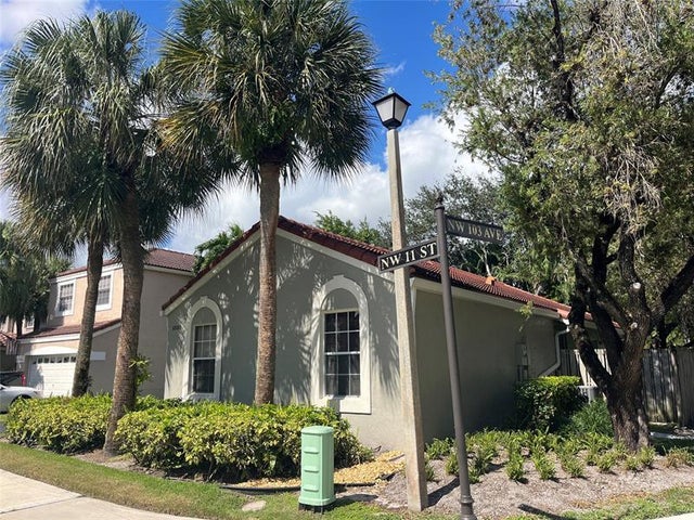 2 of 21 - 10301 Nw 11th St, Plantation, FL