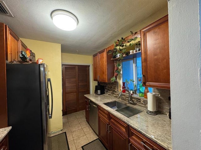 3 of 49 - 31 Ne 57th Ct, Fort Lauderdale, FL