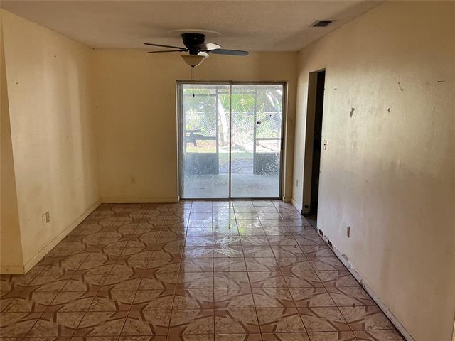 4 of 12 - 3807 N Shore Dr, West Palm Beach, FL