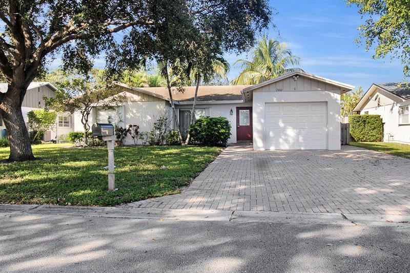 2440 Nw 98th Ln, Coral Springs