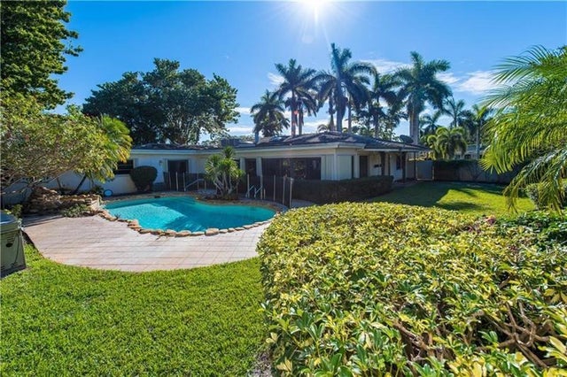 3 of 3 - 4201 N Hills Dr, Hollywood, FL