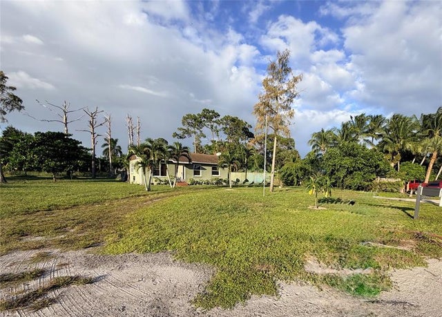 2 of 6 - 5211 Pine Grove Dr, West Palm Beach, FL