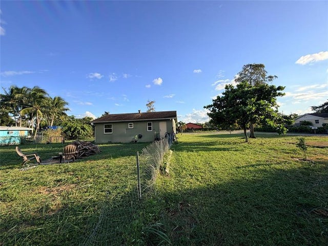 3 of 6 - 5211 Pine Grove Dr, West Palm Beach, FL