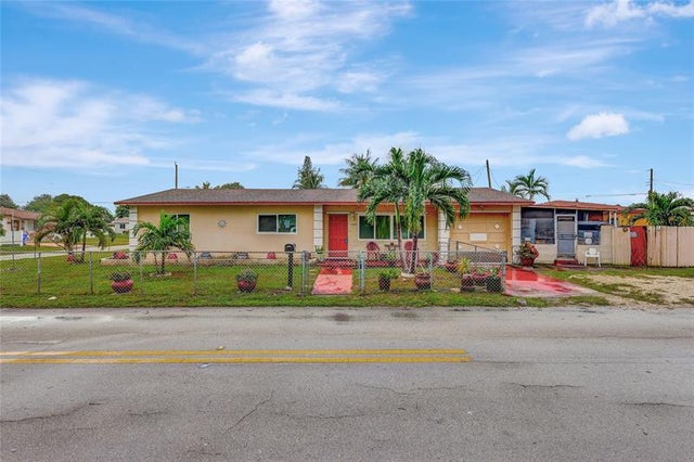 2 of 22 - 2458 Plunkett St, Hollywood, FL