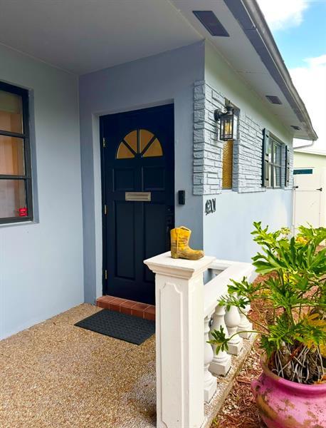 2 of 42 - 4201 Thomas St, Hollywood, FL