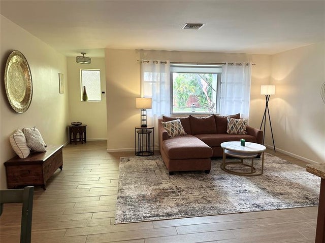 4 of 42 - 4201 Thomas St, Hollywood, FL