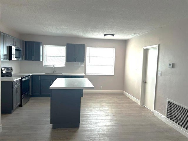 3 of 14 - 3240 Sheridan Ln, Hollywood, FL