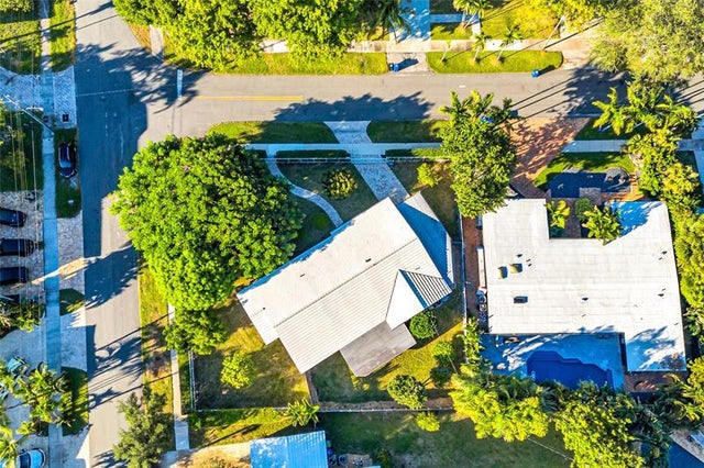 2 of 57 - 2100 Manatee Dr, Fort Lauderdale, FL