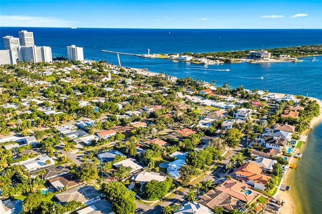 4 of 57 - 2100 Manatee Dr, Fort Lauderdale, FL