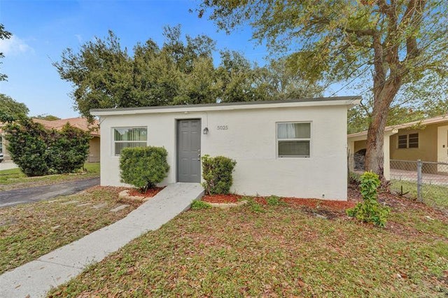 2 of 52 - 5025 Sw 22nd St, Hollywood, FL