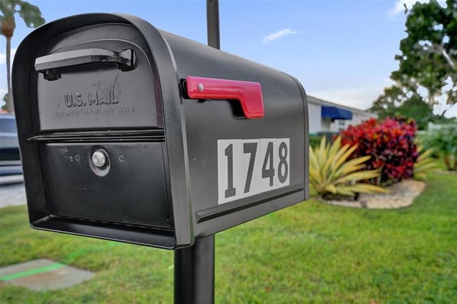 1748 Nw 85th Dr, Coral Springs