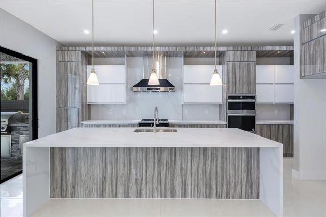 4 of 35 - 2106 Sw 4th St, Cape Coral, FL