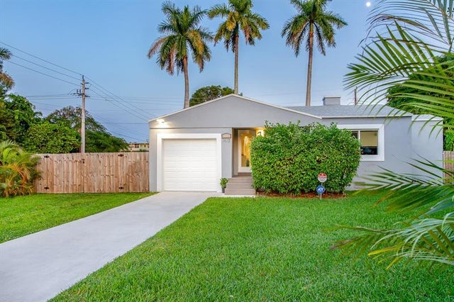 2 of 61 - 1613 N 16th Ct, Hollywood, FL