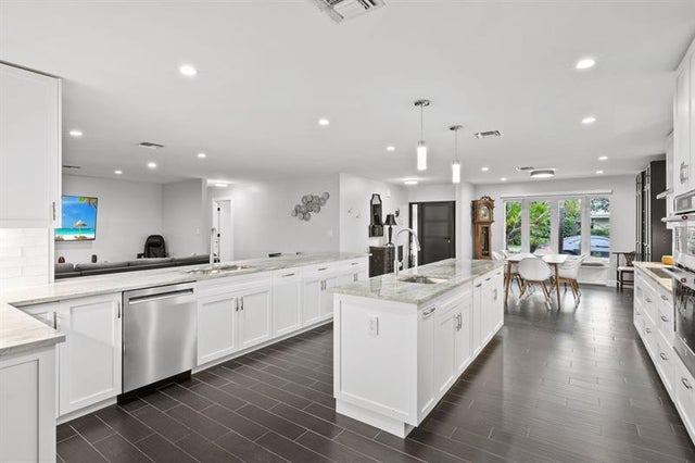 5 of 48 - 2409 Ne 37th St, Fort Lauderdale, FL