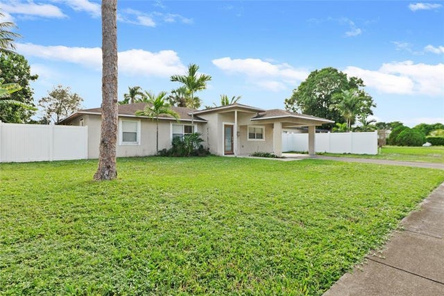 2 of 24 - 3350 Berkeley Blvd, Fort Lauderdale, FL