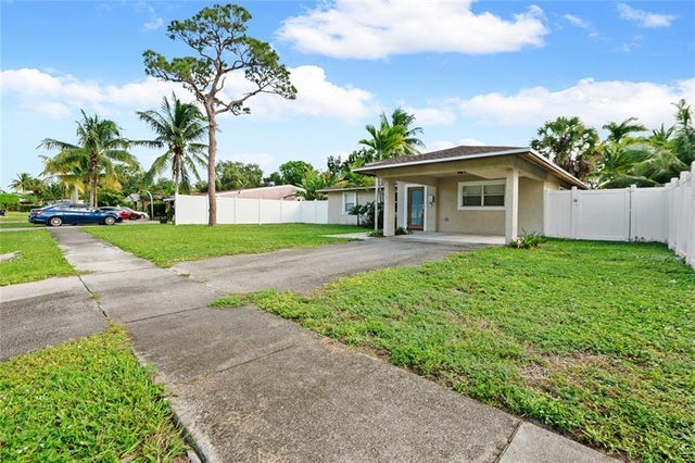 3 of 24 - 3350 Berkeley Blvd, Fort Lauderdale, FL