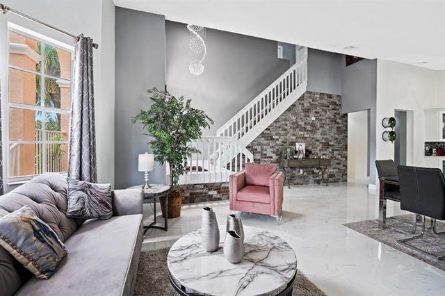 338 Nw 152nd Ln, Pembroke Pines