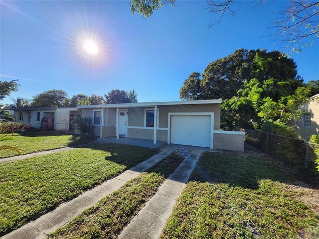 942 Nw 12th St, Fort Lauderdale