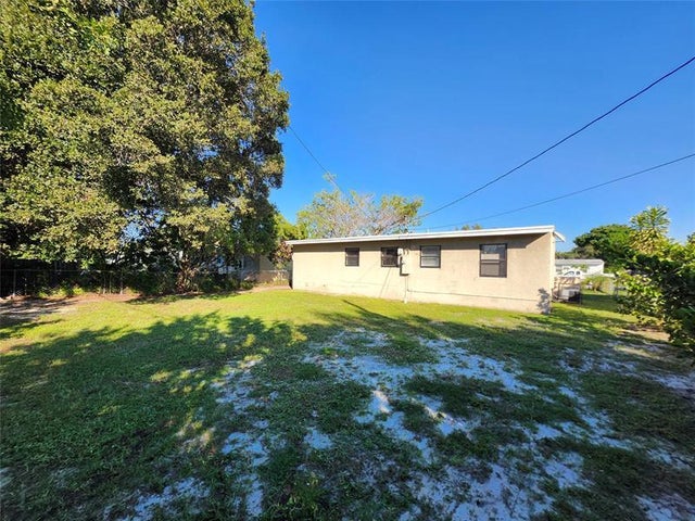 4 of 19 - 942 Nw 12th St, Fort Lauderdale, FL