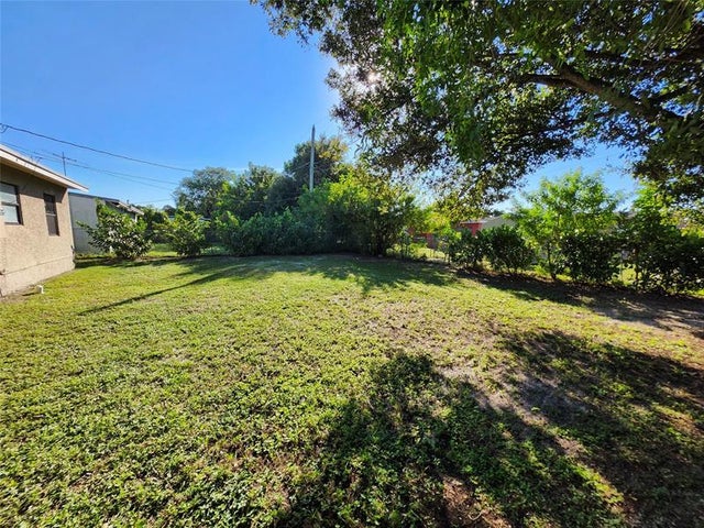 5 of 19 - 942 Nw 12th St, Fort Lauderdale, FL