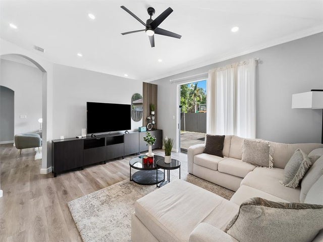 5 of 19 - 14815 Sw 28th Ln, Miami, FL