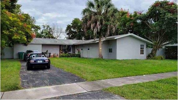 15831 Palmetto Club Dr, Miami