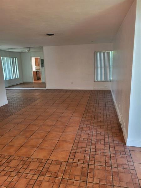 2 of 23 - 15831 Palmetto Club Dr, Miami, FL