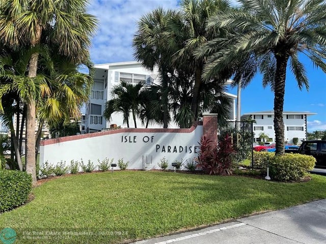 1 of 7 - 450 Paradise Isle Blvd, Hallandale, FL
