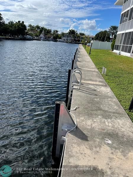 3 of 7 - 450 Paradise Isle Blvd, Hallandale, FL