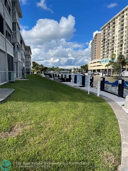 4 of 7 - 450 Paradise Isle Blvd, Hallandale, FL