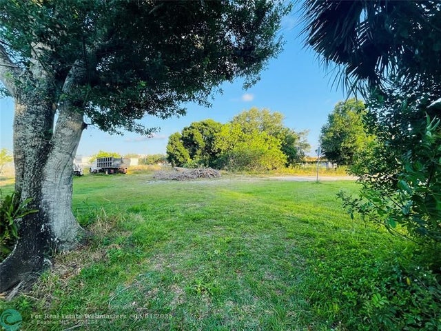 5 of 8 - 5304 Okeechobee Rd, Fort Pierce, FL