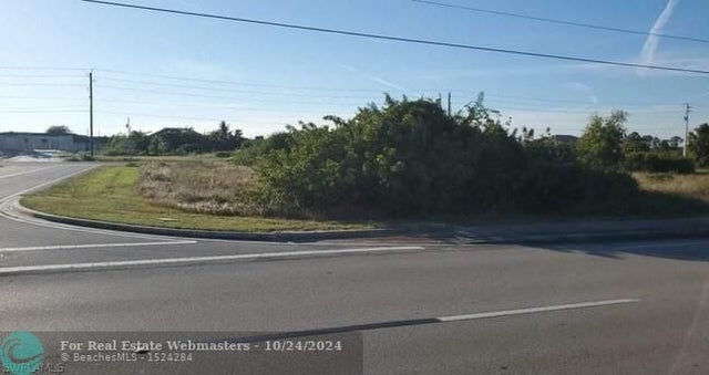 3 of 5 - 1541 Gretchen Ave, Lehigh Acres, FL