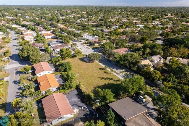 4 of 19 - 3990 Woodside Drive, Coral Springs, FL