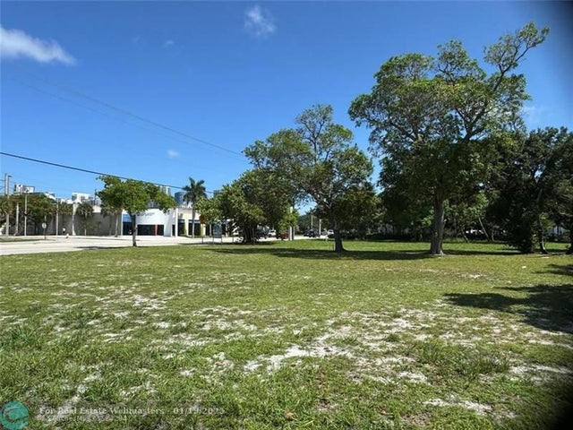 1 of 9 - 435 Nw 7th Ave, Fort Lauderdale, FL