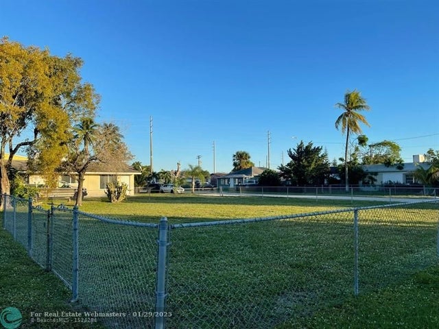 1 of 4 - 1611 N 22nd Ave, Hollywood, FL