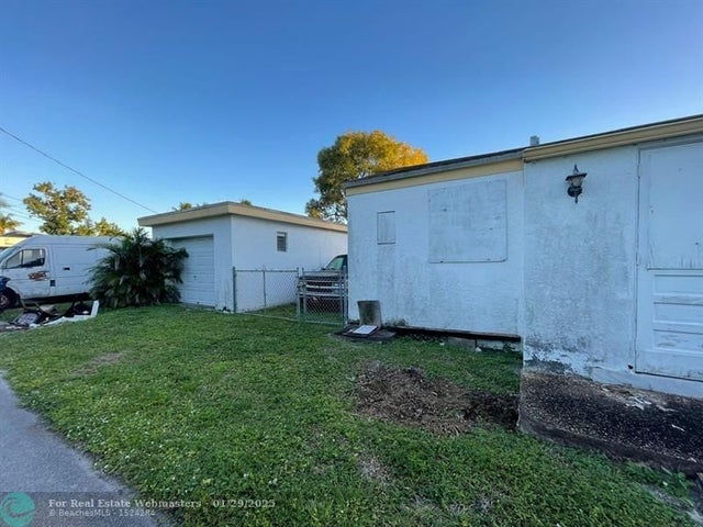 2 of 4 - 1611 N 22nd Ave, Hollywood, FL
