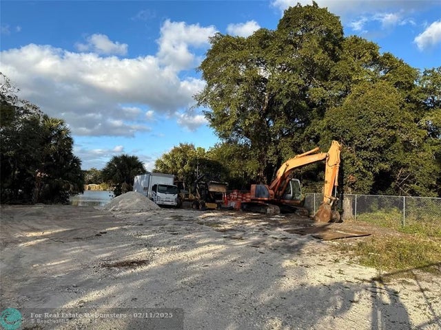 1 of 2 - 2541 Sw 36th St, Fort Lauderdale, FL