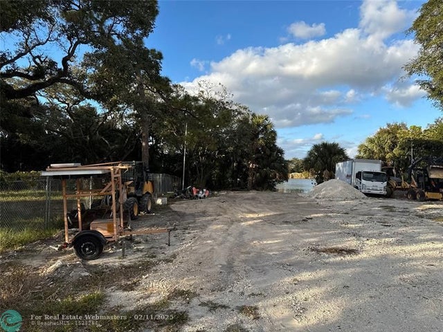 2 of 2 - 2541 Sw 36th St, Fort Lauderdale, FL