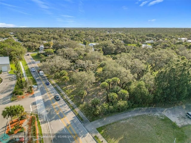 3 of 18 - 995 Old Dixie Hwy, Vero Beach, FL